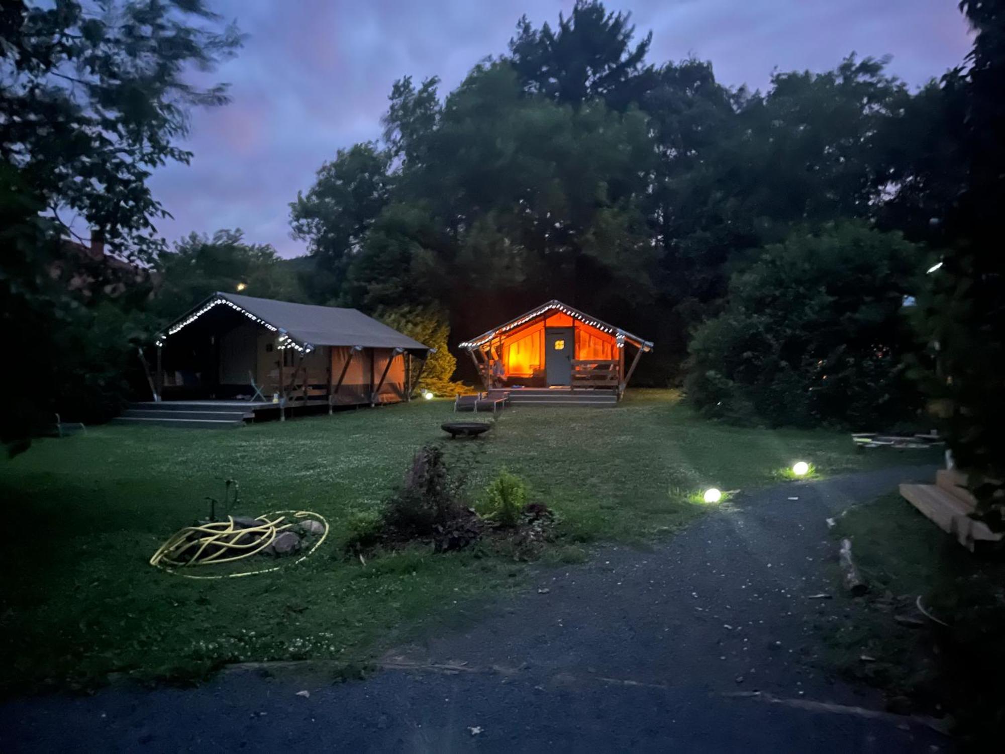Rendes Glamping Hotel Balatonrendes Bagian luar foto