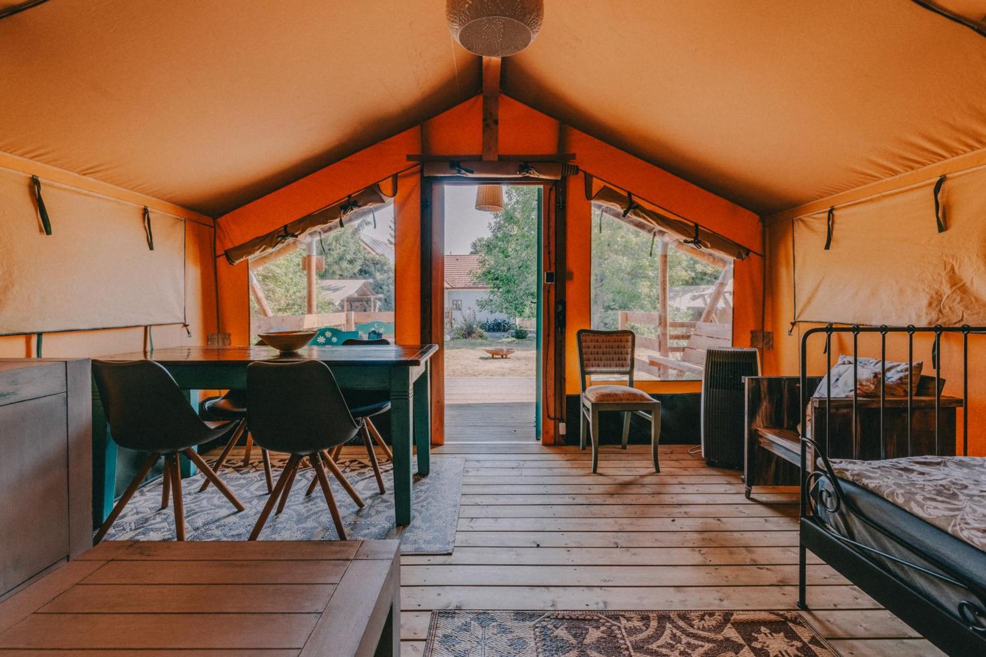 Rendes Glamping Hotel Balatonrendes Bagian luar foto