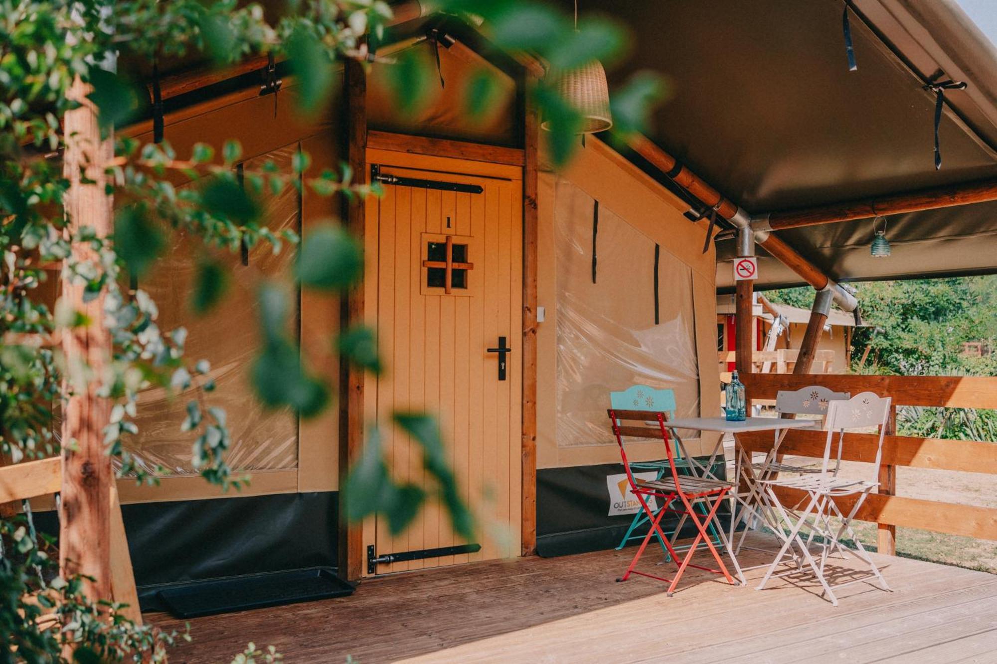 Rendes Glamping Hotel Balatonrendes Bagian luar foto